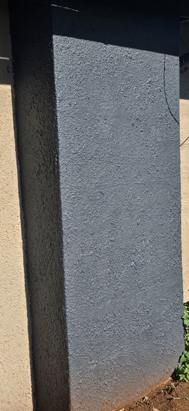 Textured plastered pillar painted grey-blue